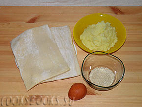 Пирожки с картофелем из слоёного теста