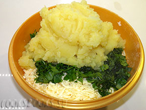 Хачапури с сыром, картофелем и зеленью.