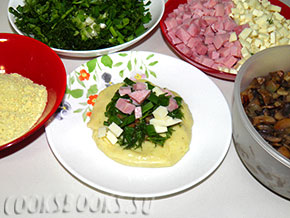 Зразы картофельные с грибами, ветчиной, сыром и зеленью.