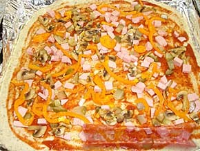Пицца с грибами, перцем и клюквой, фото