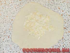 Хачапури с сыром и яйцом