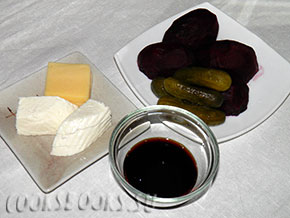 Салат из свеклы, сыра и огурцов