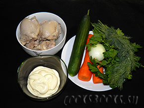 Салат с мясом, яйцом, огурцом, морковью