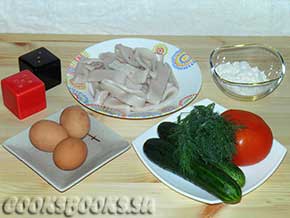 Тёплый салат с кальмарами и яйцом