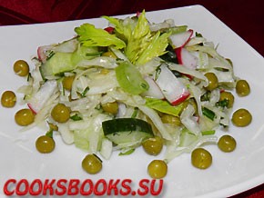 Салат с сельдереем, капустой, огурцом и редиской