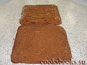 Шоколадное пирожное с вишней, фото