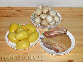 Малосольная грудинка с грибами и картофелем