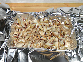 Малосольная грудинка с грибами и картофелем