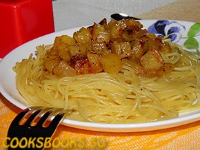 Спагетти под острым соусом из ананасов