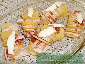 Картофельные спиральки с салом