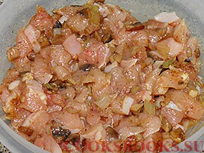 Котлетки из рубленного куриного мяса с луком и грибами