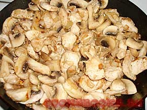 Филе курицы с грибами в сливочно-горчичном соусе