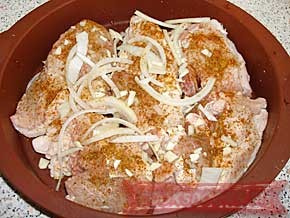 Свинина запеченная с клюквой и грибами, фото рецепта
