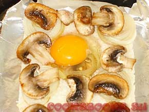 Яичница с грибами запечённая в хлебе