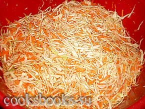 Смешиваем капусту и морковь, фото